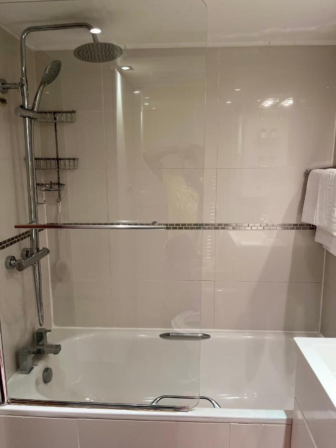 Stunning 1 Bedroom In Stunning Location - Mayfair Area Londen Buitenkant foto