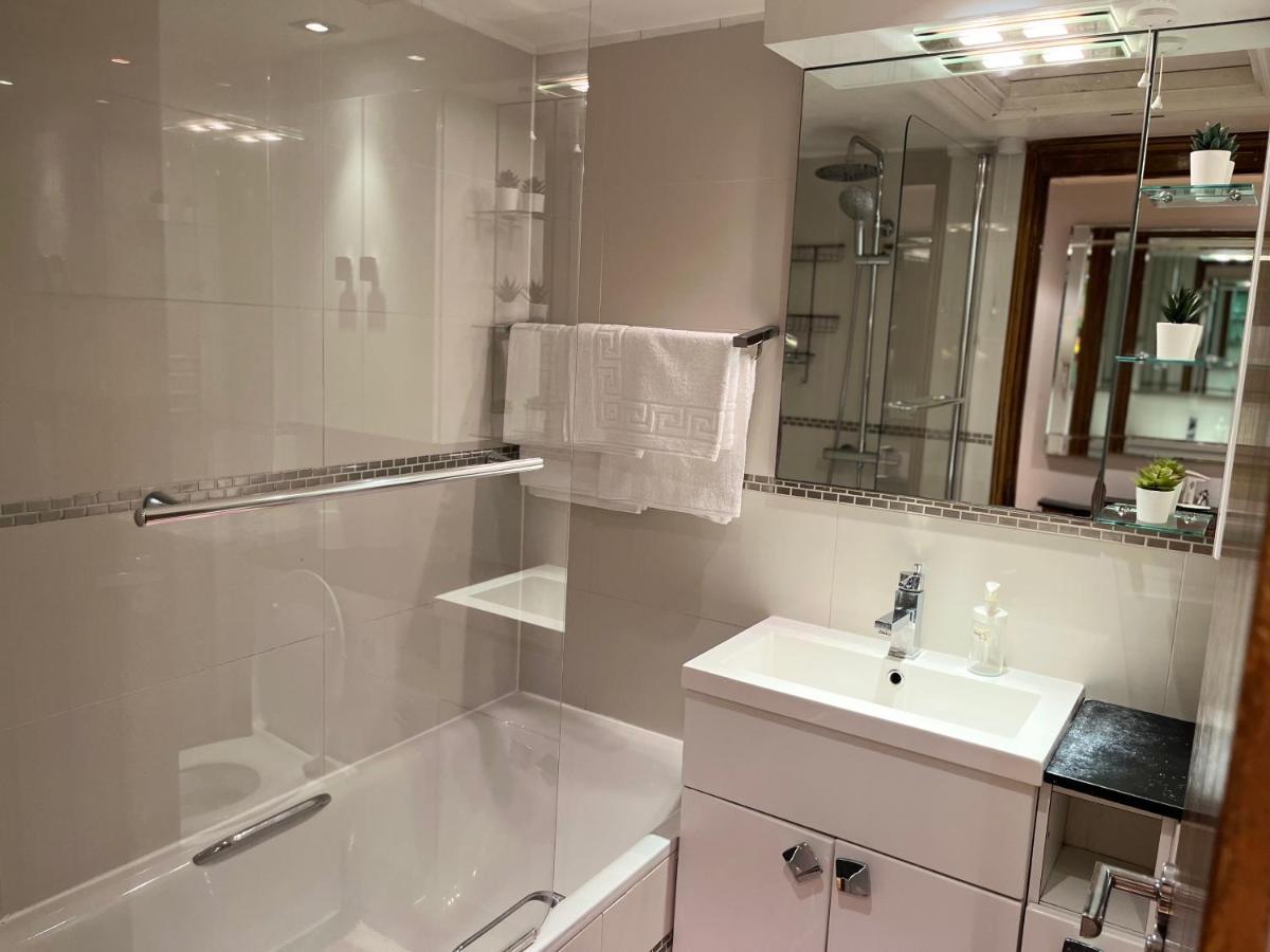 Stunning 1 Bedroom In Stunning Location - Mayfair Area Londen Buitenkant foto
